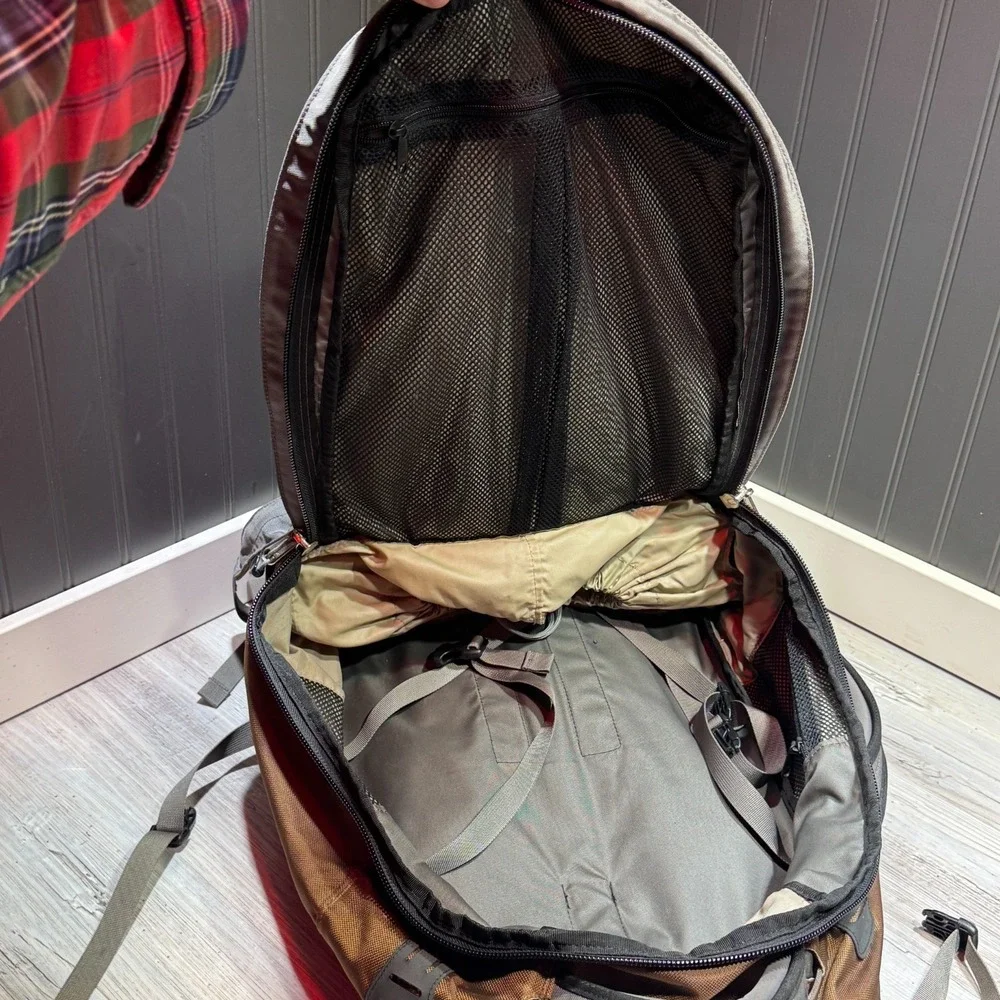 REI Convertible Hidden Shoulder Straps Travel Backpack Internal Soft Frame